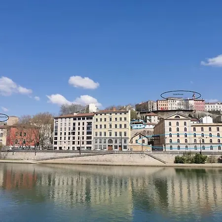 Climatise Terrasse Vue Sur Et Les Quais De Saone Appartement