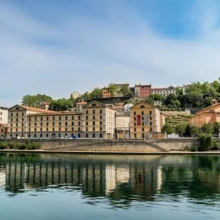 Climatise Terrasse Vue Sur Et Les Quais De Saone Appartement *