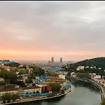 Climatise Terrasse Vue Sur Et Les Quais De Saone Appartement