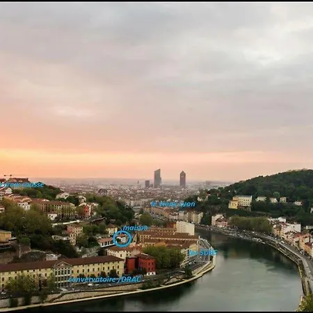 Climatise Terrasse Vue Sur Et Les Quais De Saone 아파트