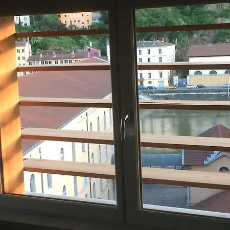 Climatise Terrasse Vue Sur Et Les Quais De Saone Apartment
